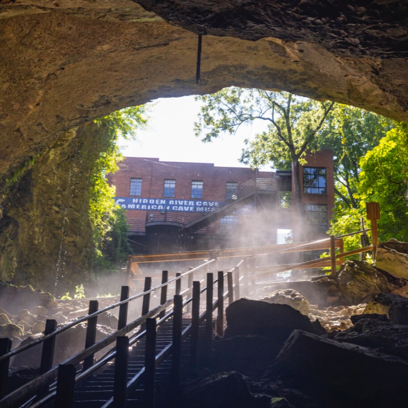 KentuckyTourism's tweet image. The Caves, Lakes, and Corvettes region is taking over our socials for a few days to offer up all of the good vibes for you cool cats. Did you know caves are ALWAYS a pleasant 58 degrees or so? Yep, way down we go! Check out caveslakescorvettes.com for all cave options.