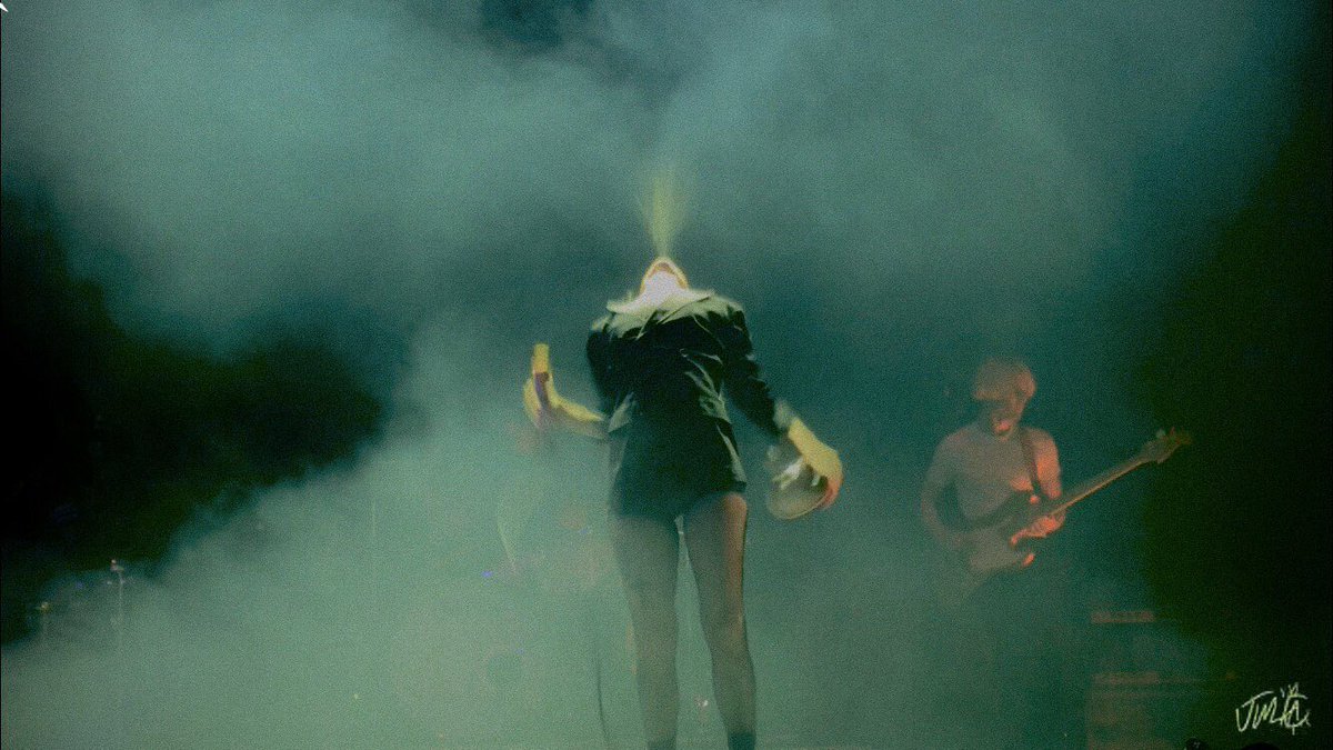 8 years of after laughter 

i will never forget the first time i listened to this record—truly life changing

thank u thank u thank u paramore