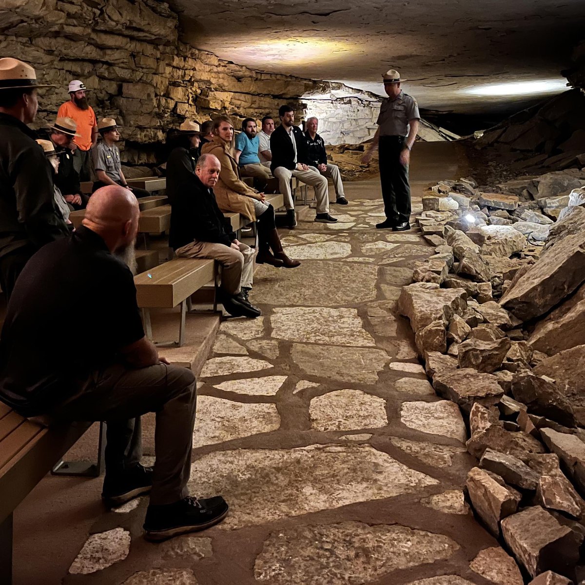 KentuckyTourism's tweet image. The Caves, Lakes, and Corvettes region is taking over our socials for a few days to offer up all of the good vibes for you cool cats. Did you know caves are ALWAYS a pleasant 58 degrees or so? Yep, way down we go! Check out caveslakescorvettes.com for all cave options.