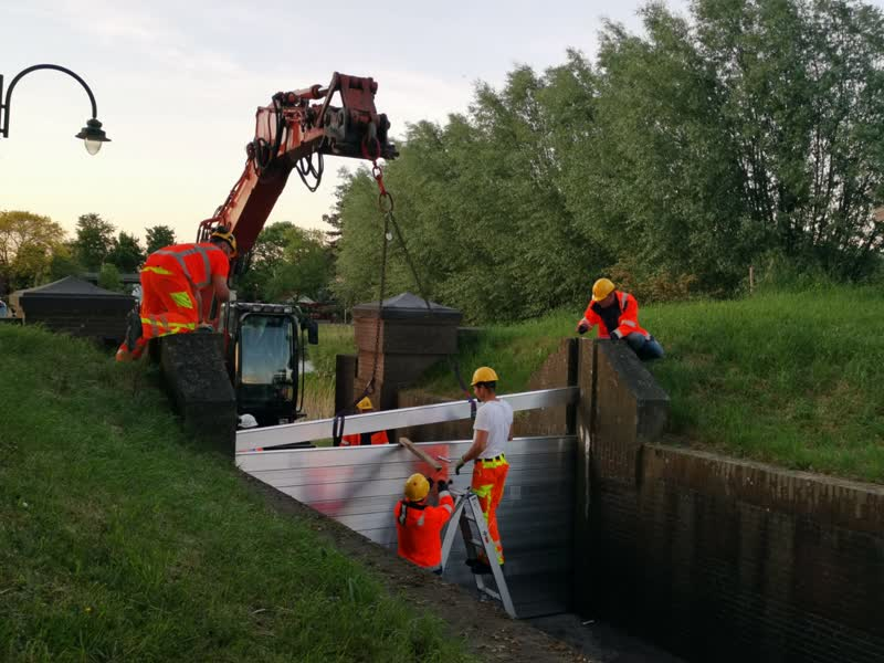 LINQ Media tweet media