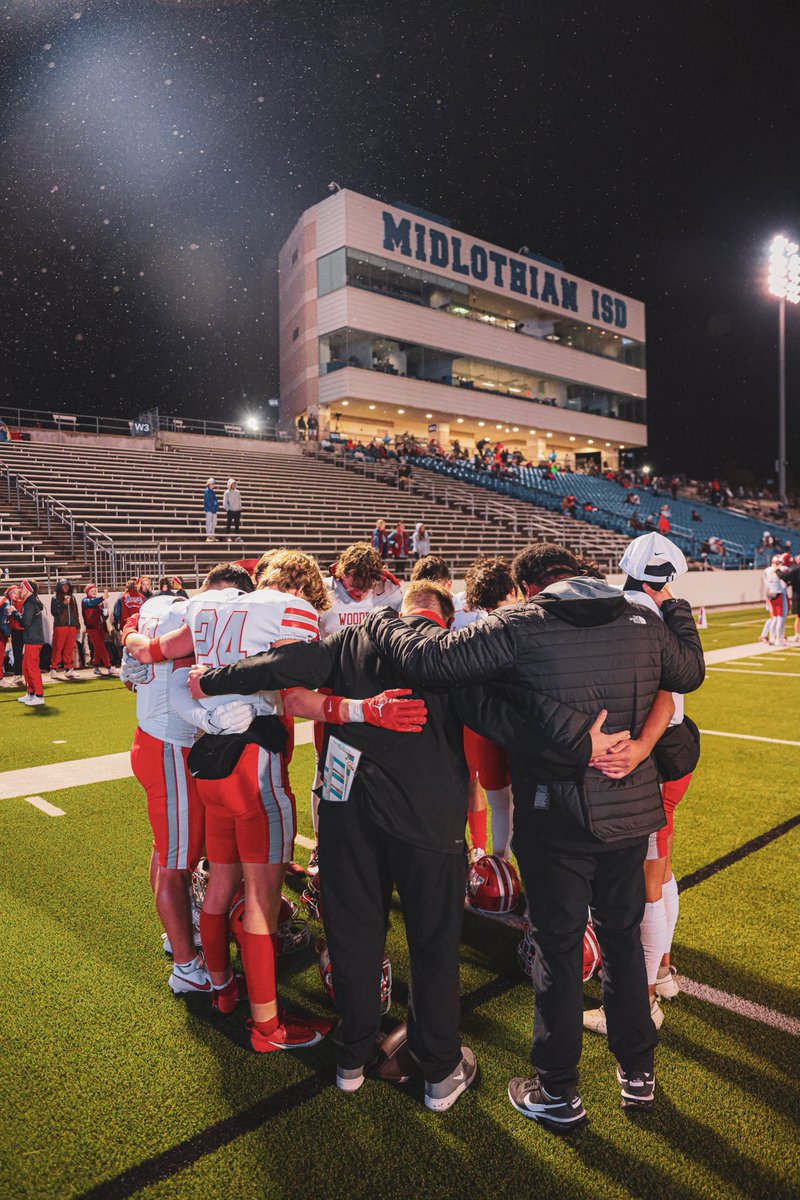 CoachHenzler's tweet image. Thank you Woodrow.

#ToeTheLine #CodeRed #HeismanHigh