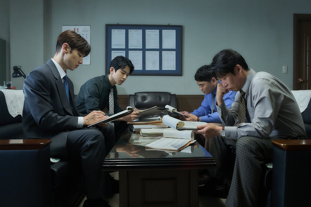 유해진-이제훈-손현주-최영준
소주처럼 프레시하게 터진다!🍾💥

<소주전쟁> 2차 보도스틸 공개🔥

<소주전쟁>💚💥
5월 30일 극장 대개봉

#소주전쟁
#유해진 #이제훈
#손현주 #최영준