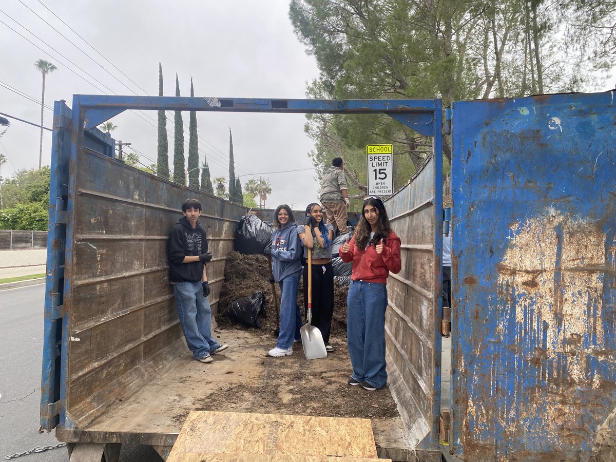 Campus Beautification Day at ECR! 💙🌱

Last weekend, our incredible students, parents, and staff came together to show their Royal Pride by making our campus shine! ✨

A huge THANK YOU to Mr. Lerma, Mrs. Yedor, Mrs. Bero, Mr. Perry, Mr. Knadle, Coach Colson, Dupree, Uli, Mr.