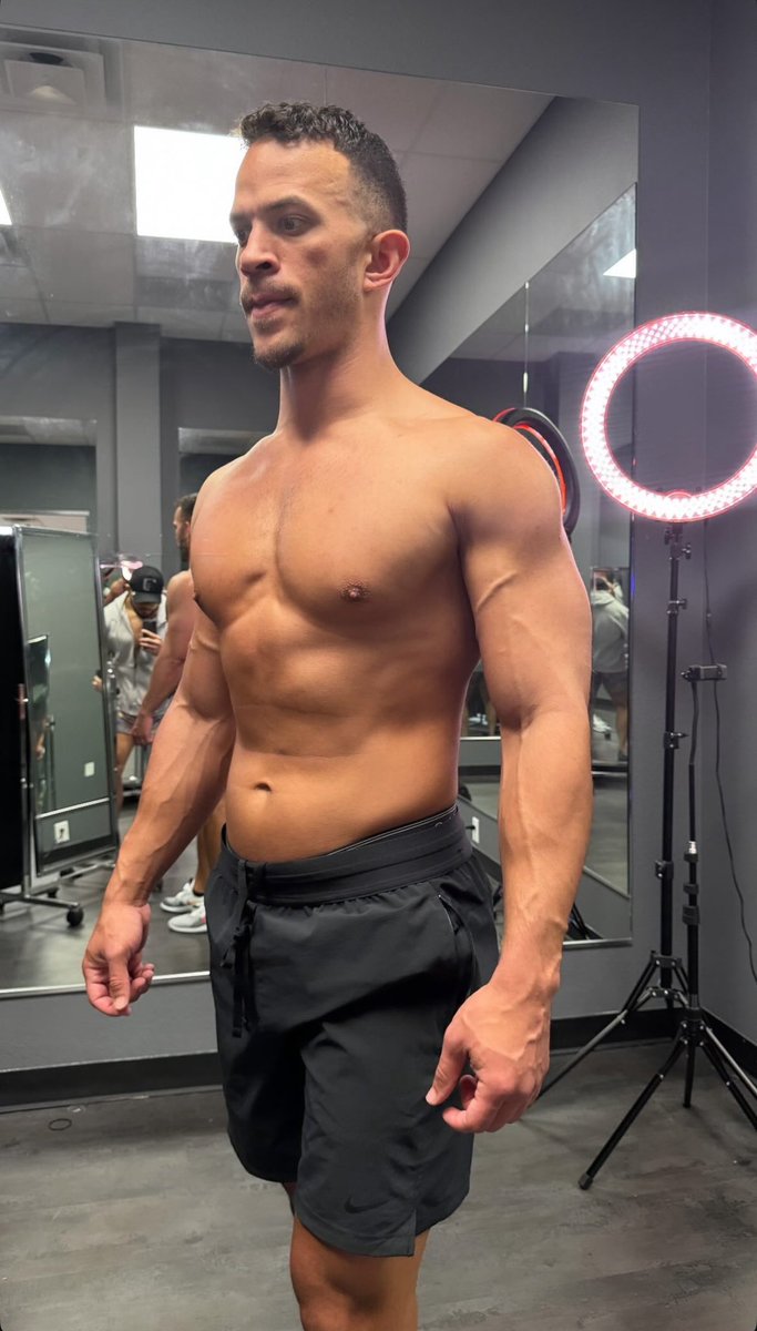 BreakkOnCommand's tweet image. So seductive it didn’t need to be Sunday.