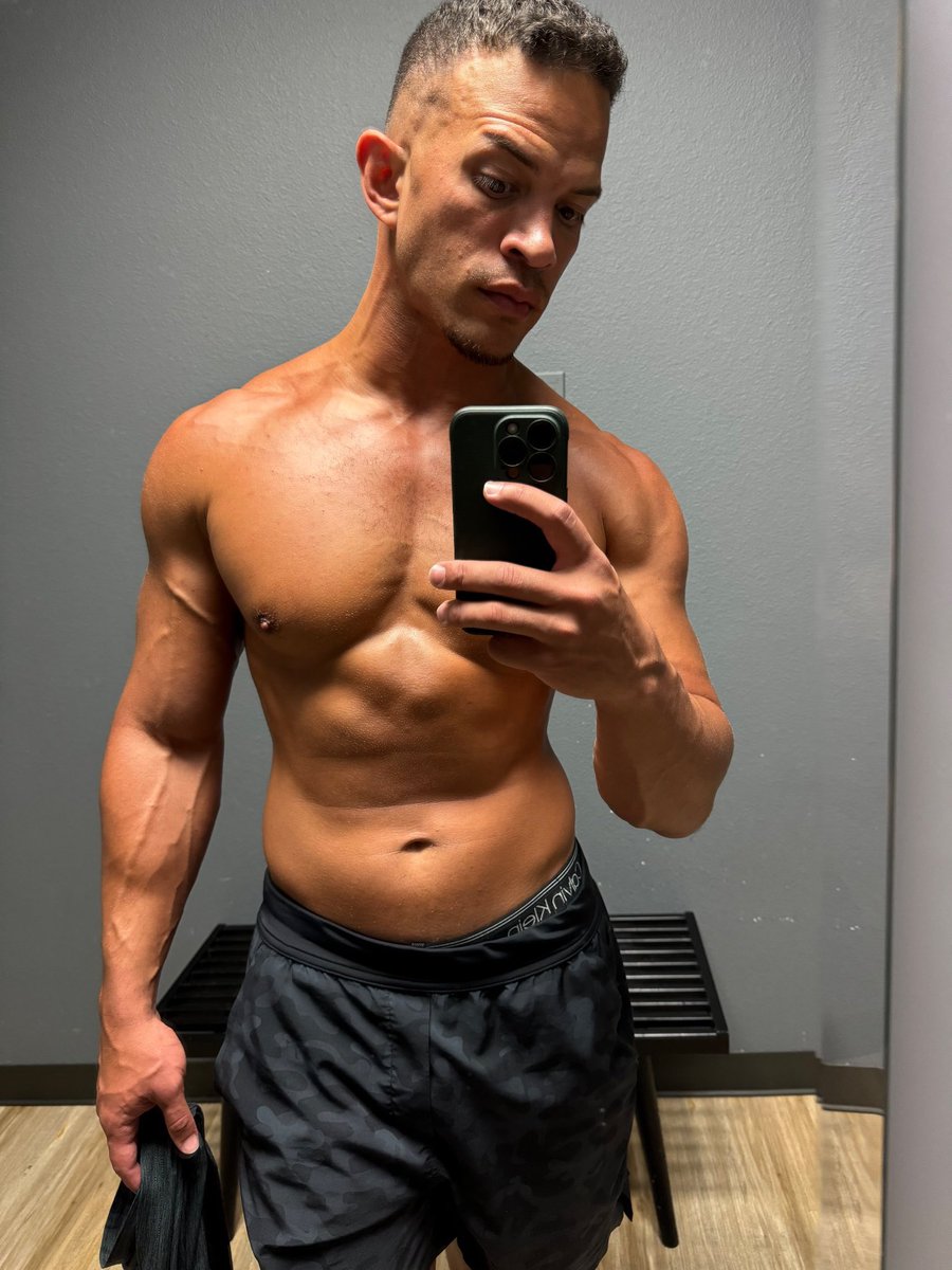 BreakkOnCommand's tweet image. So seductive it didn’t need to be Sunday.