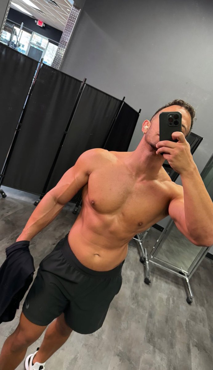 BreakkOnCommand's tweet image. So seductive it didn’t need to be Sunday.