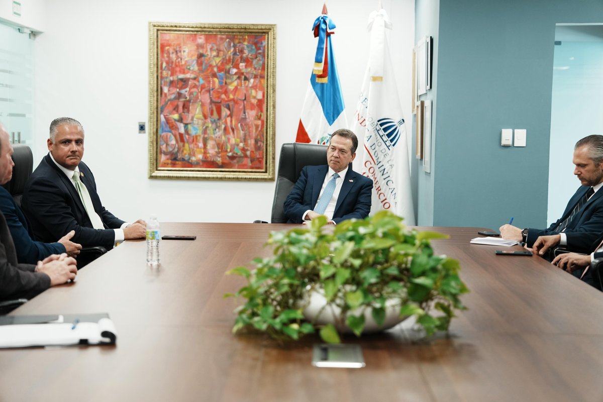 itobisono's tweet photo. Hoy recibimos a los ejecutivos de Zenova, una empresa internacional que ha decidido confiar en la República Dominicana para instalarse con una inversión aproximada que podría superar los 50 millones de dólares. https://t.co/pOgPOSY7uY