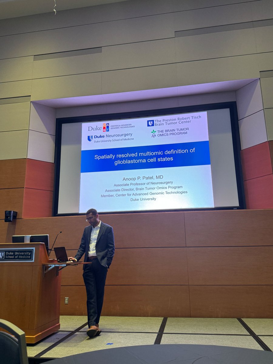 TheGregoryLab's tweet image. Closing the 2nd #DukeSCIRIP Colloquium, @DukeMedSchool #SpatialBio talks cont'd... @PatelLab_Duke of @Dukeneurosurg on #GBM & #Xenium; @CrosbyLabatDuke of @DukeSurgery on Xenium & #PDAC in #liver; and @johnhickey22 of @DukeUBME on #SpatialOmics in #NeckCancer & #BrainCancer🧬🧠🥼