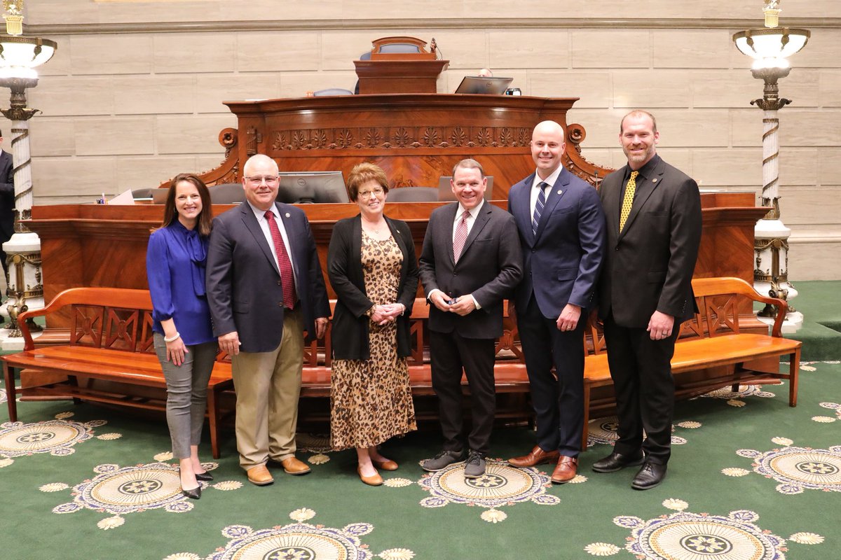 Tony Luetkemeyer (@tonyformissouri) on Twitter photo Today, the Senate passed a bill renaming the Heart of America Bridge in honor of <a href="/RepSamGraves/">Rep. Sam Graves</a>. As chairman of the Transportation Committee, Congressman Graves has secured significant investments in our state’s infrastructure. It was great having him in the chamber for the vote. Today, the Senate passed a bill renaming the Heart of America Bridge in honor of <a href="/RepSamGraves/">Rep. Sam Graves</a>. As chairman of the Transportation Committee, Congressman Graves has secured significant investments in our state’s infrastructure. It was great having him in the chamber for the vote.