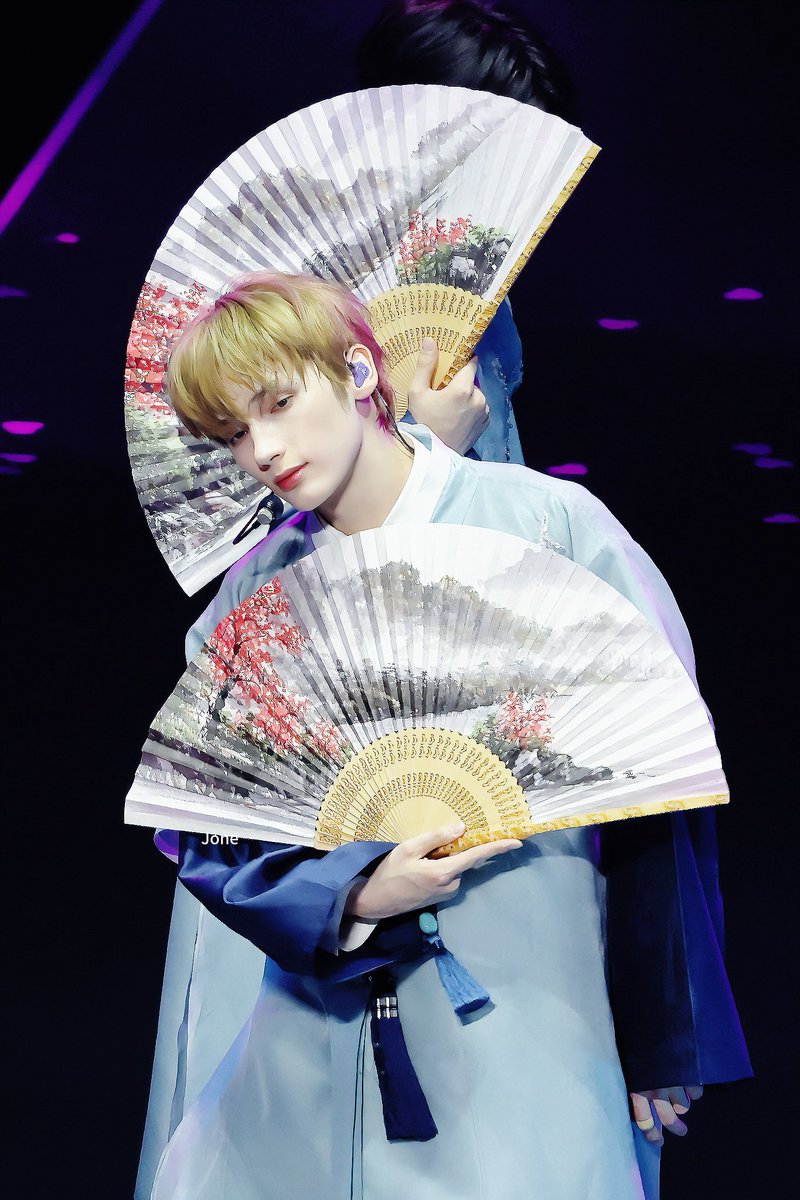 Jone20000914's tweet photo. 250511 MACAU Day 3 🐧🪭

#HUENINGKAI #휴닝카이  #ヒュニンカイ
#TOMORROW_X_TOGETHER 
#TXT_TOUR_ACTPROMISE 
#투바투  #TXT  #투모로우바이투게더 https://t.co/HeeMuAgxDV