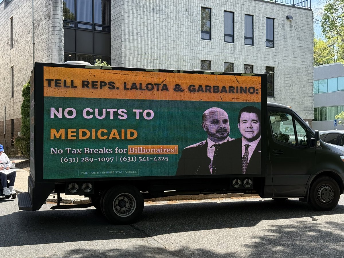 ESVoices's tweet image. Today, Empire State Voices joined @LIProgress and a coalition of local groups at two rallies outside the offices of @RepLaLota and @RepGarbarino where constituents hand-delivered letters demanding no cuts to Social Security, Medicaid, and other earned benefits!