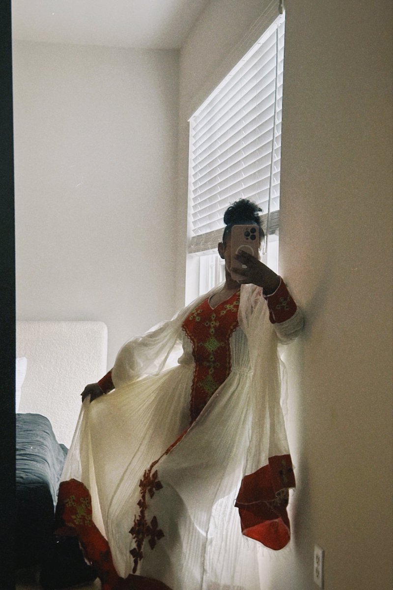 ariii2raw_'s tweet photo. oh to be an Ethiopian queen , I love my country ❤️ https://t.co/XdK1ucbbNf