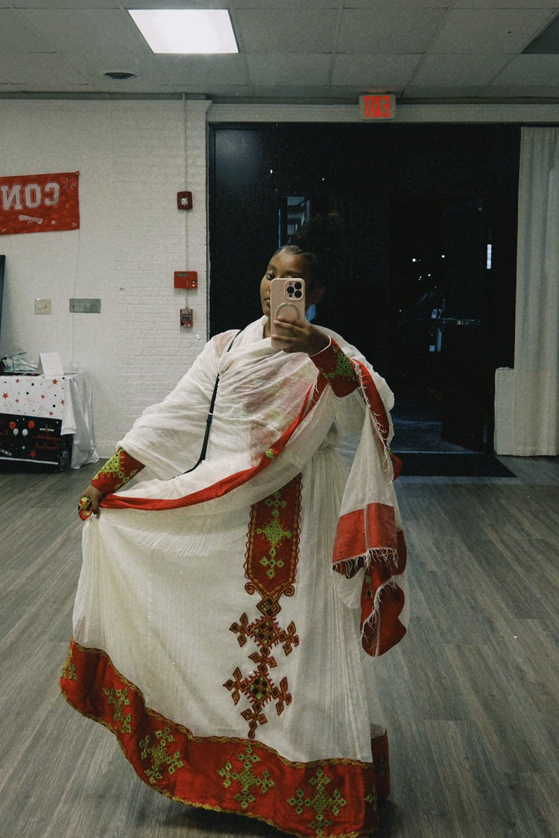 ariii2raw_'s tweet photo. oh to be an Ethiopian queen , I love my country ❤️ https://t.co/XdK1ucbbNf