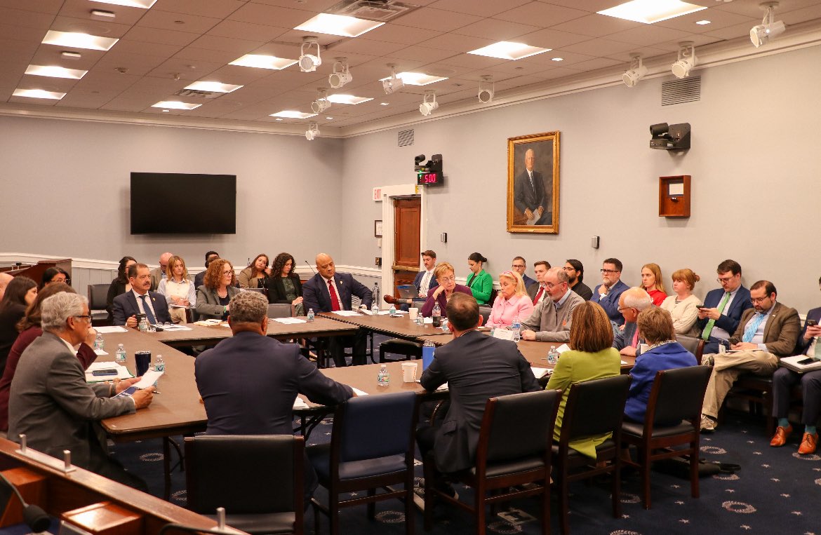 Rep. Marcy Kaptur (@repmarcykaptur) on Twitter photo Thankful to <a href="/ShawnFainUAW/">Shawn Fain</a> for joining the <a href="/Labor_Caucus/">Labor Caucus</a> for a fruitful discussion about how we can stand with autoworkers in NW Ohio and across our nation. As a proud daughter of the <a href="/UAW/">UAW</a> I was raised on the promise, that when unions fight, we all win. #1u Thankful to <a href="/ShawnFainUAW/">Shawn Fain</a> for joining the <a href="/Labor_Caucus/">Labor Caucus</a> for a fruitful discussion about how we can stand with autoworkers in NW Ohio and across our nation. As a proud daughter of the <a href="/UAW/">UAW</a> I was raised on the promise, that when unions fight, we all win. #1u