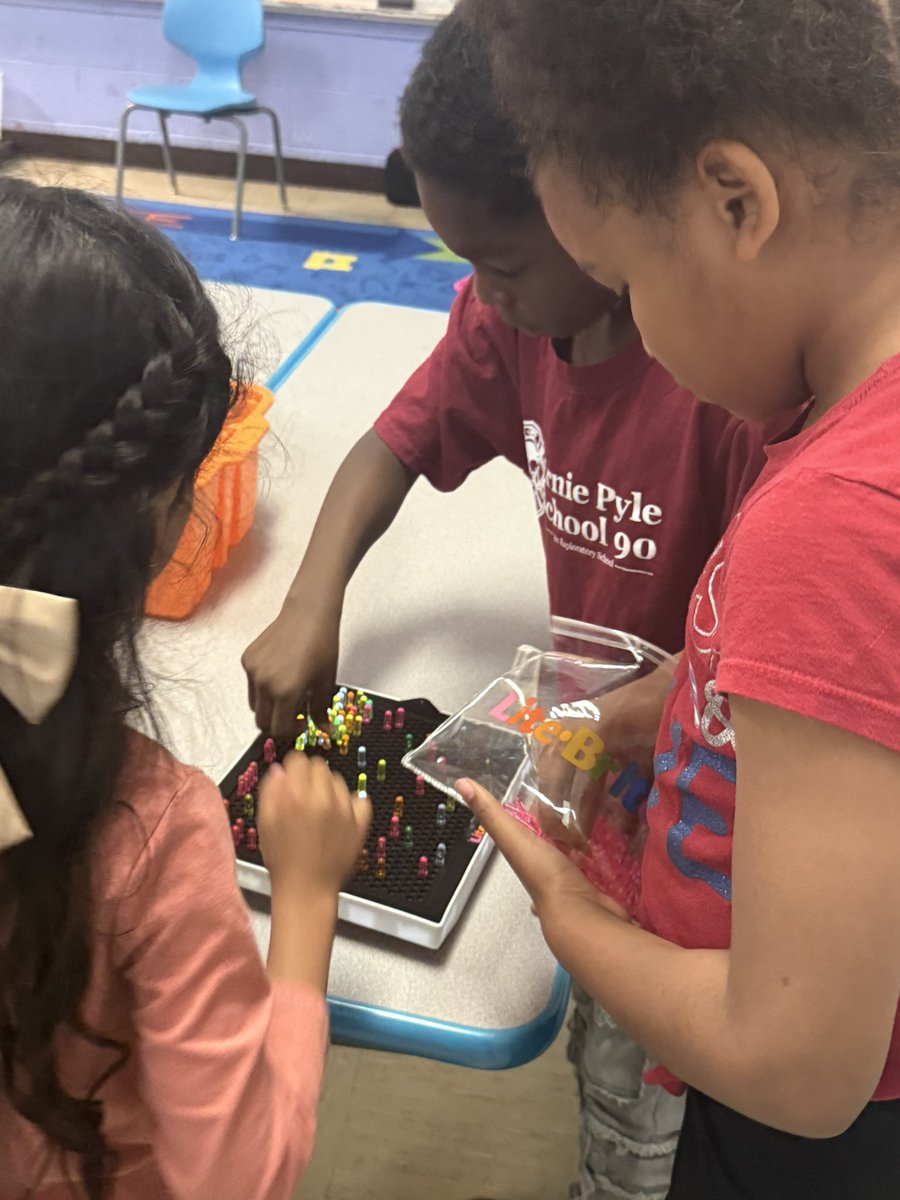 Students in first grade were having an amazing time exploring a variety of activities in STEM class today.