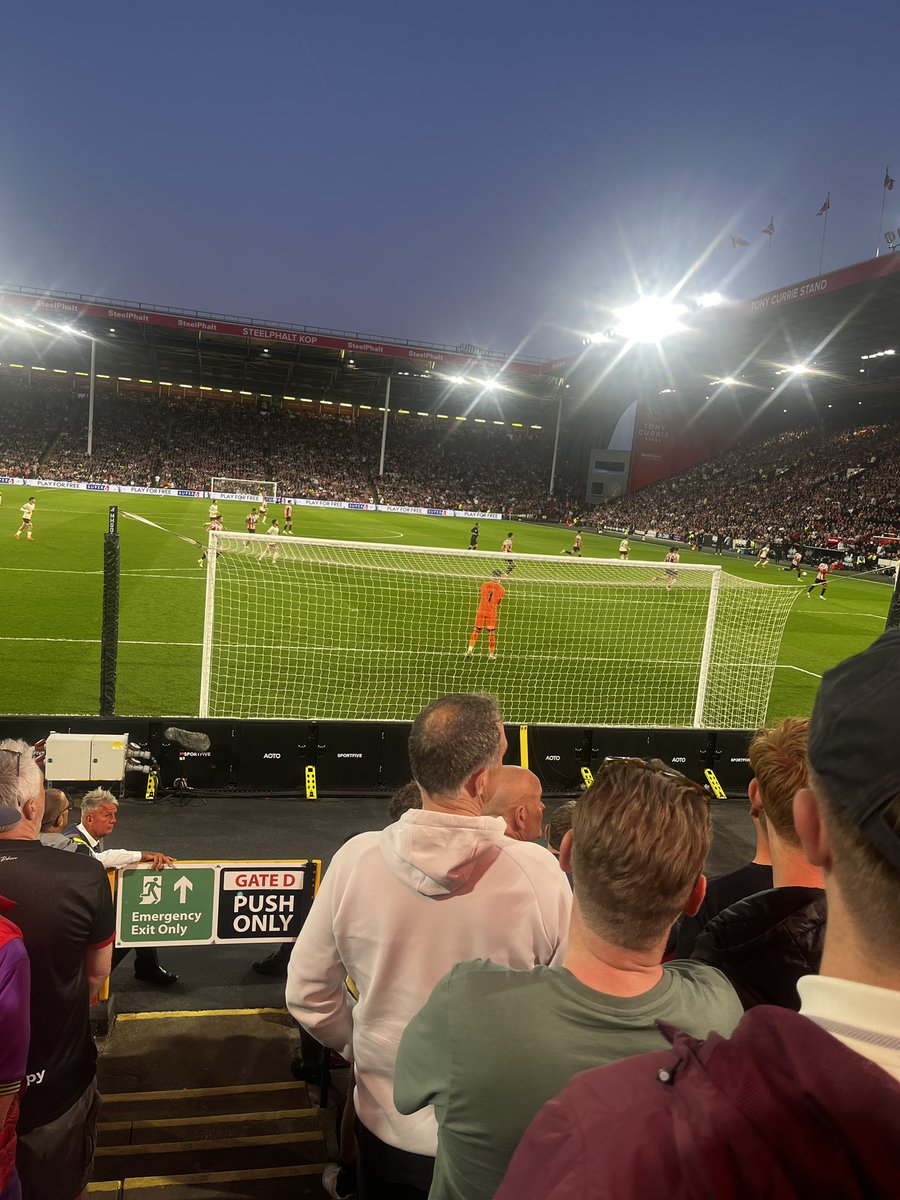 JasonFinnimore's tweet image. One day we will finally get there 😩🔴⚪️@BristolCity