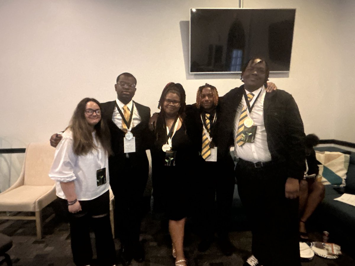 JCMCougars's tweet image. Jacorey, Makayla, Dylan &amp;amp; Keilan represented JCM well at the Jackson Grown Leaders “Challenge to the City”. It’s so important that young people’s voices are heard! #ClassOf2023’s Jocelyn was there to support! 💚💛#ThatCougarBond 🥰 #RamonicaD @ap_baker1 @JMCSchools