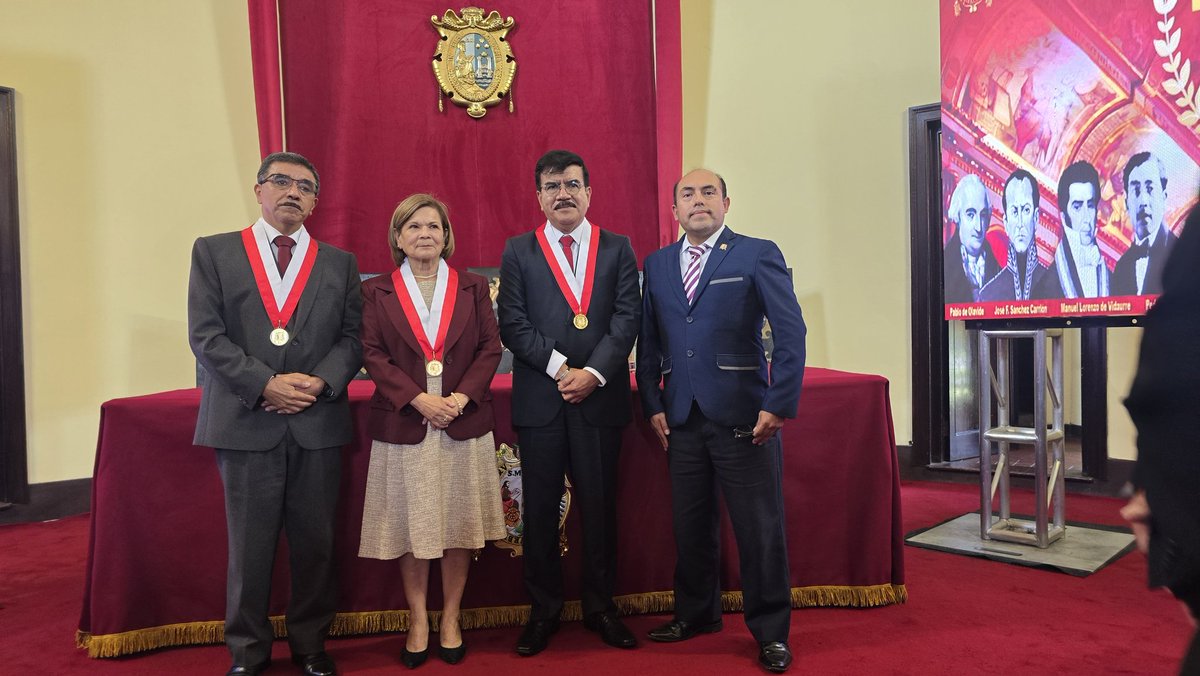 Junto a la Dra Jerí Ramon, Rectora de la Universidad Nacional Mayor de San Marcos, Decana de América y los Vicerrectores en la ceremonia central por los 474 años de fundación.