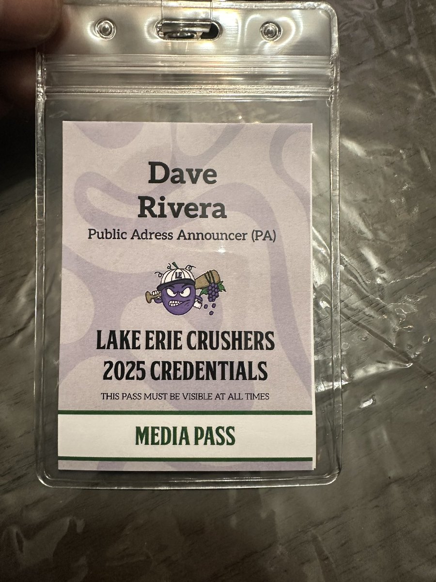 daverivera440's tweet image. Happy to share that I will be the Public Address Announcer for the @LECrushers @frontierleague_ 🎤⚾️🍇 #LFG 🙏🏽