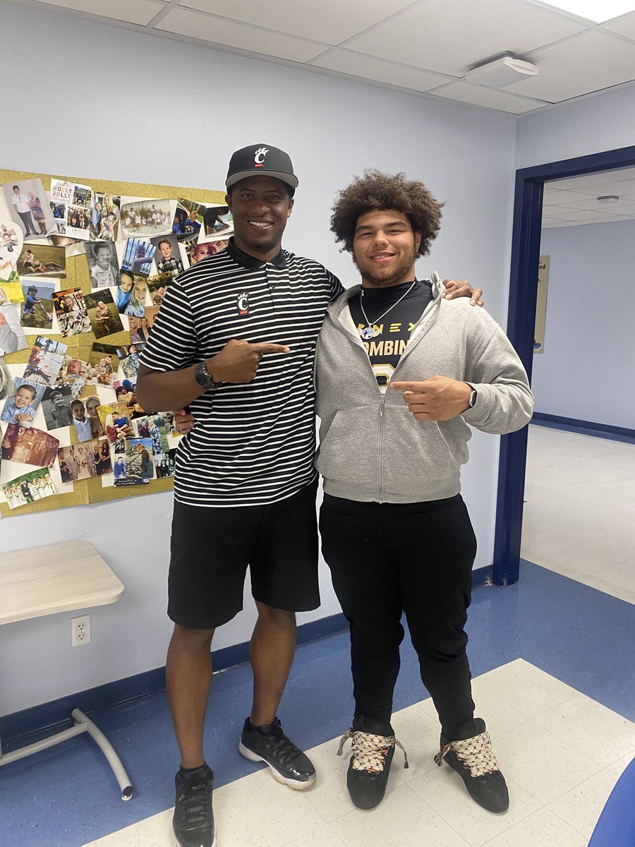 Jonathan Rulo (@jonathanrulo54) on Twitter photo After a great talk with coach <a href="/TheGuruStew/">CoachStewart</a> I am blessed to receive a offered from the university of Cincinnati !!❤️🖤 GO Bearcats!! #AGTG After a great talk with coach <a href="/TheGuruStew/">CoachStewart</a> I am blessed to receive a offered from the university of Cincinnati !!❤️🖤 GO Bearcats!! #AGTG
