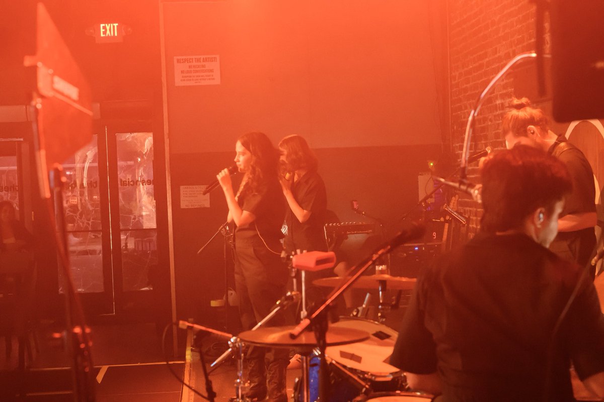 El show en Orlando fue increíble. Gracias por su apoyo y por hacer de esta noche algo tan especial. 
Mañana cerramos el Rompe US Tour en Miami, ya quiero verles. 🫰🏼

📷 #BryantsFrameofReference