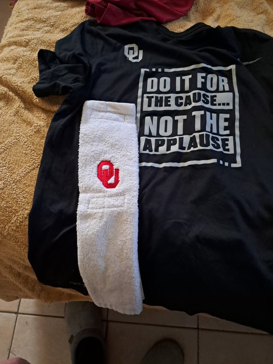 Seatbelt Soldier (@oudna421) on Twitter photo Shout out my dawg <a href="/MBegreat/">Makari “Seatbelt” Vickers</a> for sending me the gear. U know how we rockin from day 1. And all the way to the top. Forever grateful and 🔒 in. Can't wait to watch u ball out In Colorado. Much love fam Shout out my dawg <a href="/MBegreat/">Makari “Seatbelt” Vickers</a> for sending me the gear. U know how we rockin from day 1. And all the way to the top. Forever grateful and 🔒 in. Can't wait to watch u ball out In Colorado. Much love fam