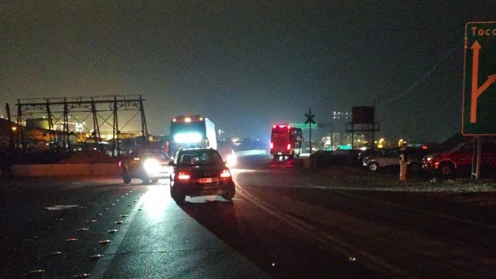 🚧 Atención viajeros 🛑
Ruta 1 ingreso a Tocopilla desde Antofagasta y ruta 24 que conecta con Calama cerradas por vecinos de Altos Covadonga.
La toma obedece a incumplimientos de las autoridades a las problemáticas estructurales de dos bloques de departamentos.