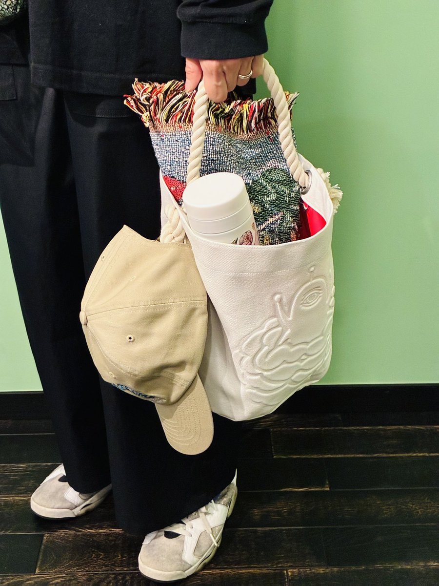 ヒグチユウコ☆植物展☆パーカー ☆Mサイズ☆ひとつめちやんおんぶ