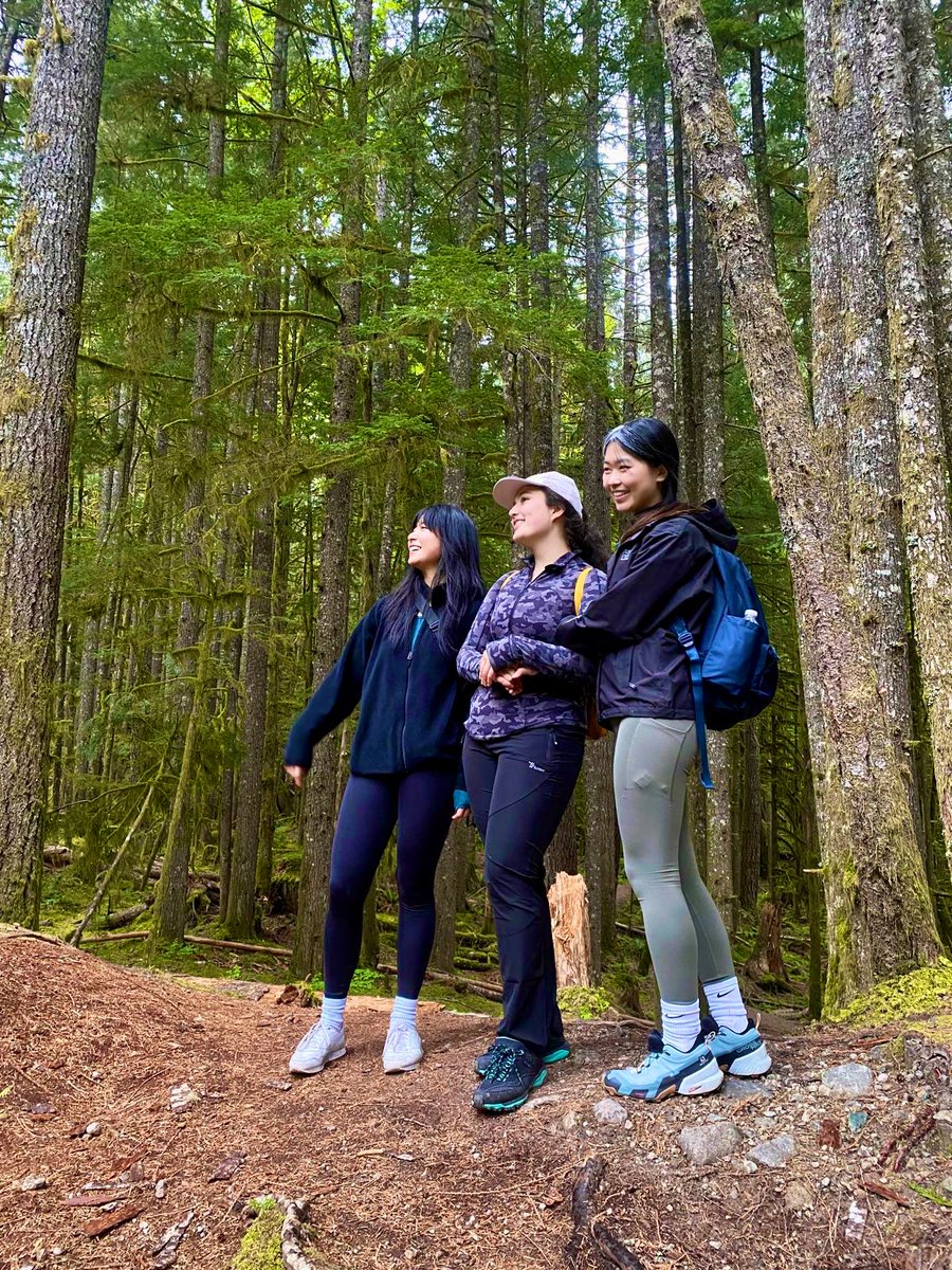 clo_wang's tweet image. Beautiful British Columbia
If anyone’s wondering: that’s a rolled up chocolate salt LMNT pack in my pocket ye