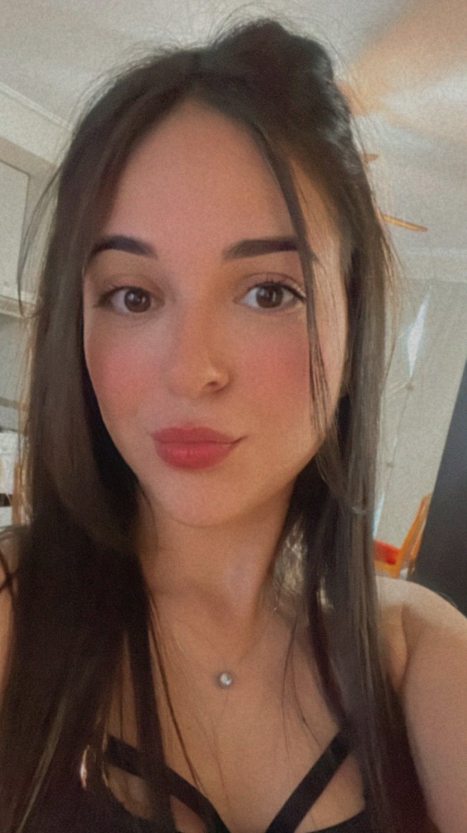 EmmaShinesss's tweet image. Good morning, y’all 😘 Perth cutie reporting for duty! Who’s out and about today and tryna catch some sunshine (or me)? ☀️😉
#PerthVibes #FlirtyMornings #SpottedACutie