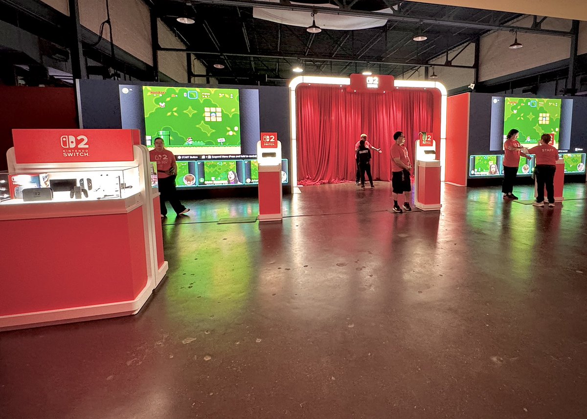 JonathanMoon's tweet image. Recently got to work for @NintendoAmerica @NintendoSwitch 2 preview event. They set up three 15 foot LED walls, all in 4K. And over 200 gaming stations, each with Samsung 4K OLED TVs and Bose sound bars. 
@MoonMediaTV