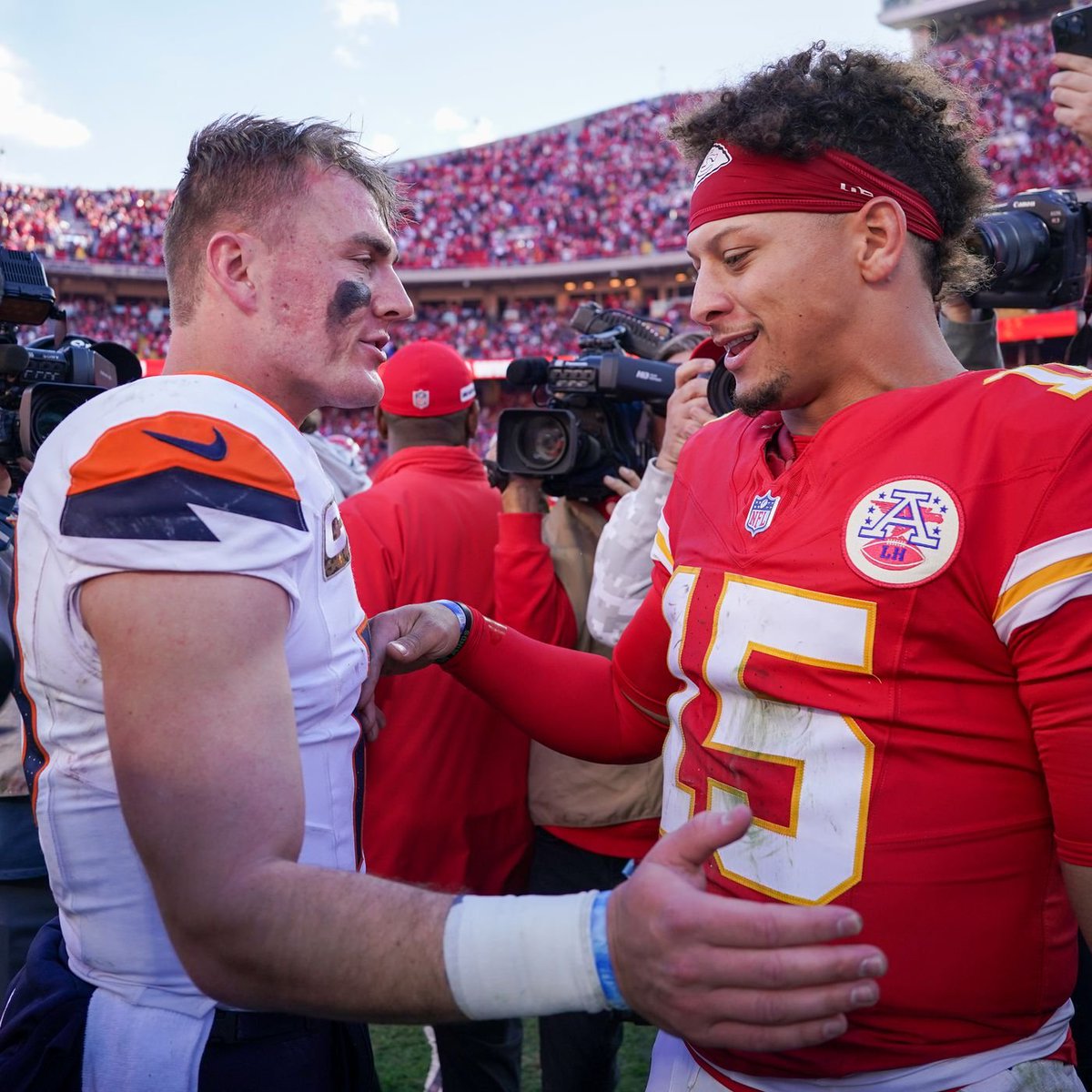 KelbermanNFL's tweet photo. Bo Nix should have beaten Mahomes and the Chiefs at Arrowhead last season.

Now he gets to do it on Christmas — for all the world to witness.

🎁 https://t.co/dIGgGchSaE
