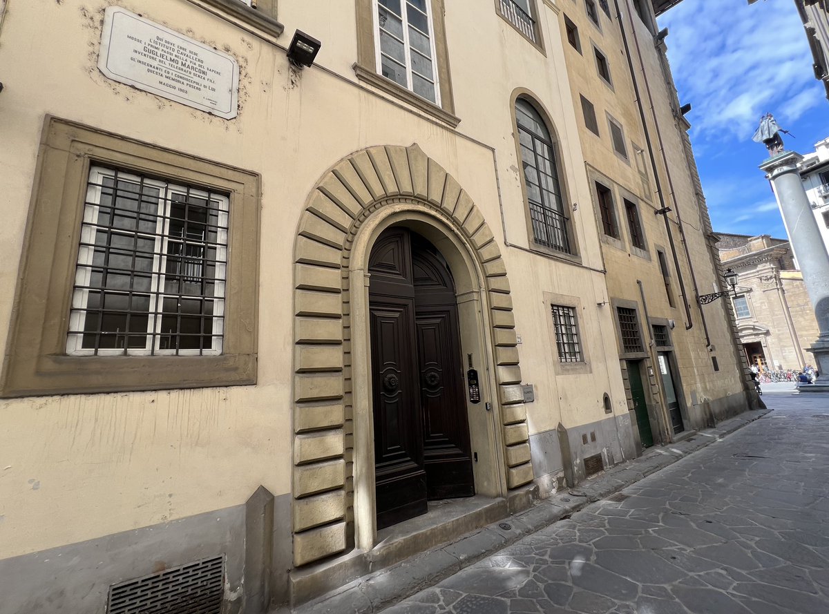 Le tracce del cammino che ha condotto ai collegamenti senza fili, usando la #radiofrequenza, sono ovunque e, spesso, dove non te le aspetti. #Marconi #Firenze #hamr #radioamatori #hamradio