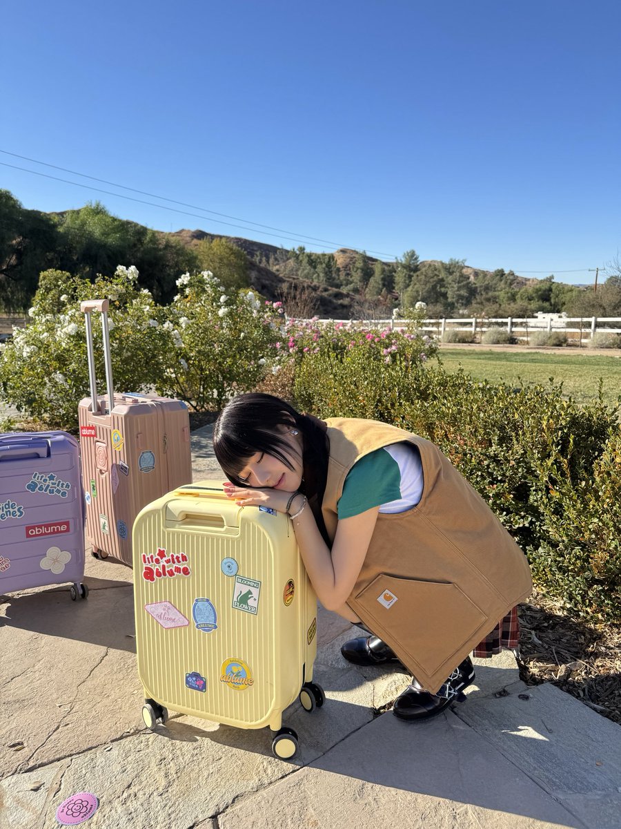 Echo와 함께하기 좋은 따뜻한 하루예요☀︎
오늘은 스스로에게 작은 선물 같은 시간을 선물해봐요.
햇살 아래에서 달콤한 여유도, 조용한 행복도 꼭 누리길 바라요.
I’ll always be your best friend, like today’s sunshine—always here for you. ❥･•

#ablume #어블룸
#SAENA #새나