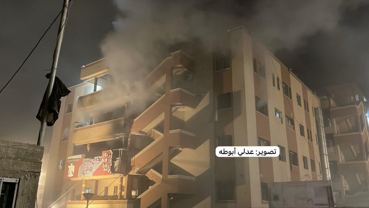 اسرائيل تقصف مستشفى الان في خان يونس 

اسرائيل تقصف مستشفى !!