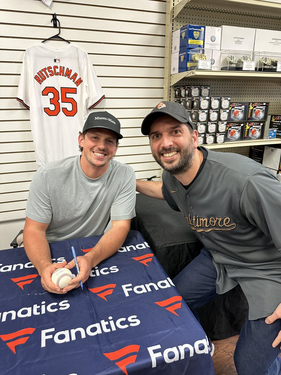 andresuman's tweet image. Conheci hoje o Catcher dos Orioles, @RutschmanAdley , e ele mandou um recado para os fãs brasileiros. ⚾️🇧🇷
@BirdlandBR @Orioles @beisebolmafora #orioles #baseball #BaltimoreOrioles