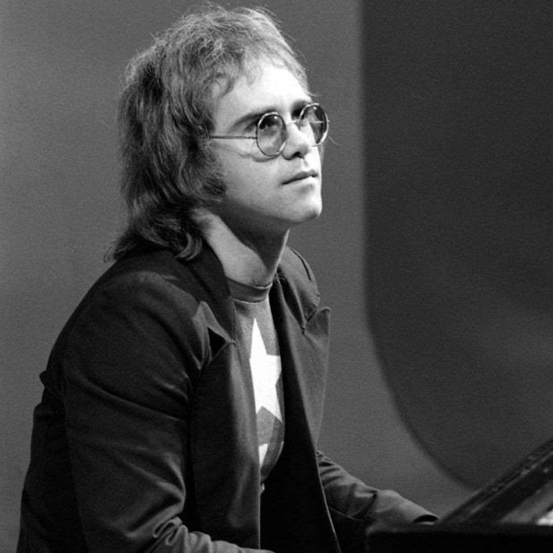 VintageRockN_85's tweet image. Candle In The Wind or Tiny Dancer?