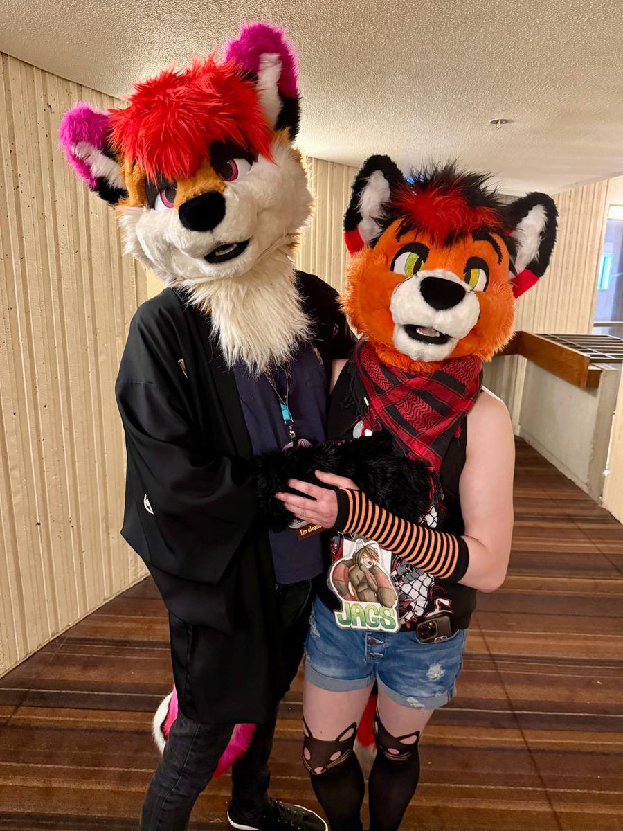 I’m so very glad I managed to get to FWA, I had an excellent con with friends who I finally met irl, met some new friends, and got to spend it all with <a href="/Foxtalic/">Cassius🌱</a> &lt;3 

📸 <a href="/Ruishiro/">Rui 🔜MPLX</a>
