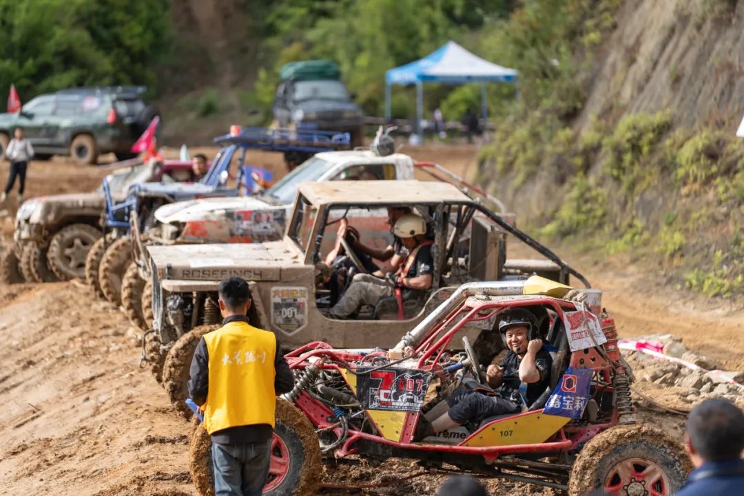 hhrmt208's tweet photo. Rainforest Off-Road, Unlimited Thrill! This is a race for the brave. #OffRoadRace #Yunnanlifestyle #云南 #travel https://t.co/Wk349YT0W5