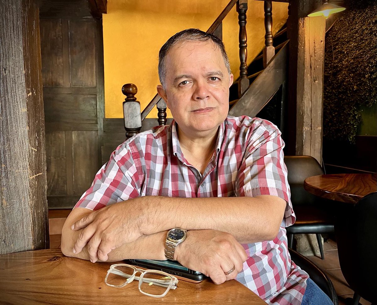 Antigua Guatemala inmortalizada en la canción de Josébal. goo.su/HvVIlE