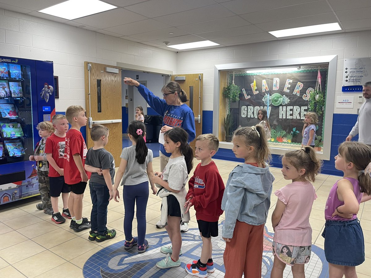 cv_ecc's tweet photo. The kindergarten visited the first grade classes today, toured the elementary and ate lunch with the first graders! Special thanks to Mrs. Breese and Mrs. Schumm! https://t.co/NznufjJRfL