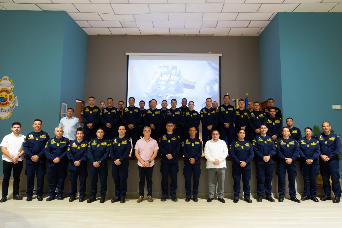 FNC_ArmadaCol's tweet image. ⚓ En el Caribe, la @ArmadaColombia fortalece la formación estratégica de sus comandantes a través de un seminario liderado por ANEES y la Dirección de Operaciones Navales.
#FuerzaNavalDelCaribe #FormaciónNaval #PoderMarítimo #ColombiaOpera