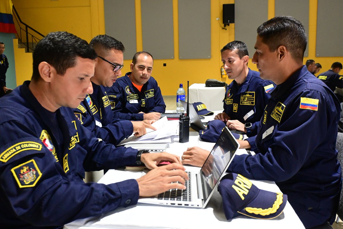 FNC_ArmadaCol's tweet image. ⚓ En el Caribe, la @ArmadaColombia fortalece la formación estratégica de sus comandantes a través de un seminario liderado por ANEES y la Dirección de Operaciones Navales.
#FuerzaNavalDelCaribe #FormaciónNaval #PoderMarítimo #ColombiaOpera