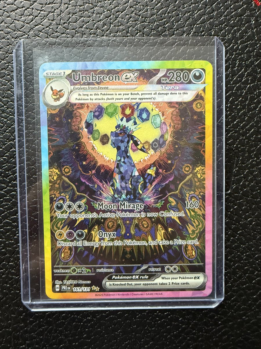 HHestia_'s tweet photo. I’m still in shock. I can’t believe I just pulled this beauty! 
#Pokemon #umbreon #PokemonTCG https://t.co/Jiw3p2kJUj