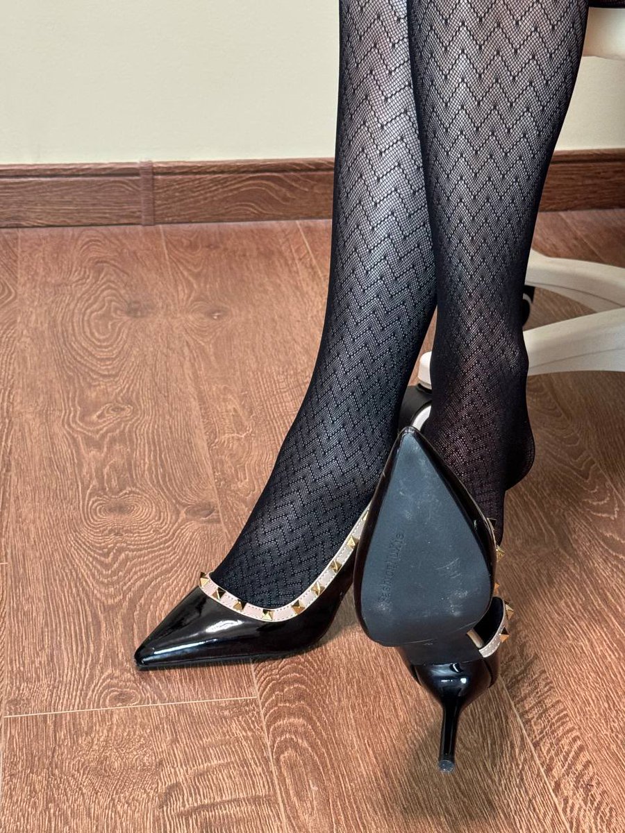 一大早穿这个丝袜送孩子上学应该没问题吧，就是有点热