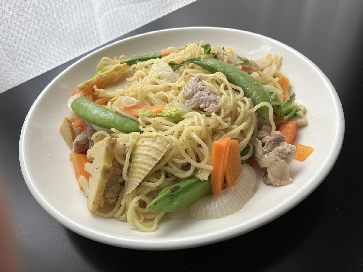 ＃春野菜 を使った塩焼きそばに挑戦！
タケノコ、スナップエンドウ、春キャベツに新たまねぎ。いつもの料理を旬食材でアレンジ。
見た目や味、食感でも季節の変化を感じることができますよ！