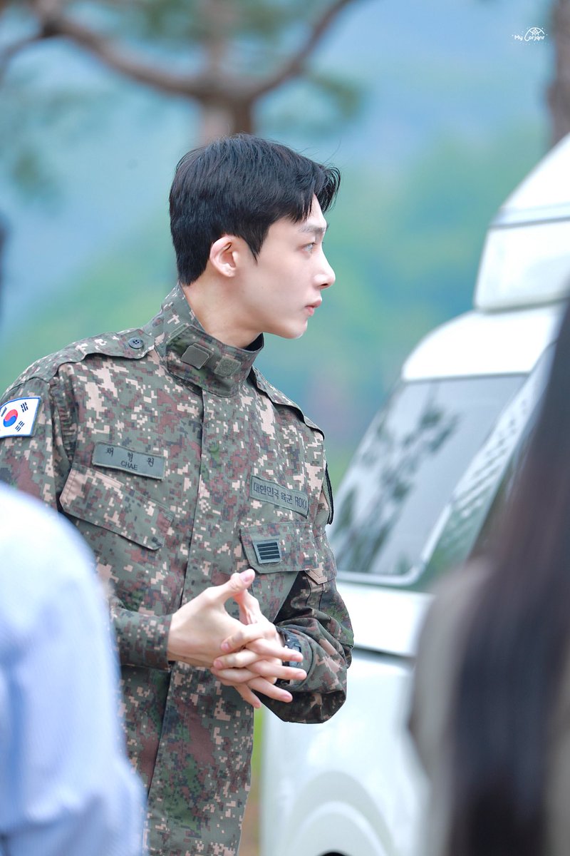 250513 형원

오늘 드디어 예쁜 봄이 왔다🌸
형원이의 전역을 너무 축하해ෆ

@OfficialMonstaX  #monstax #형원 #HYUNGWON #ヒョンウォ