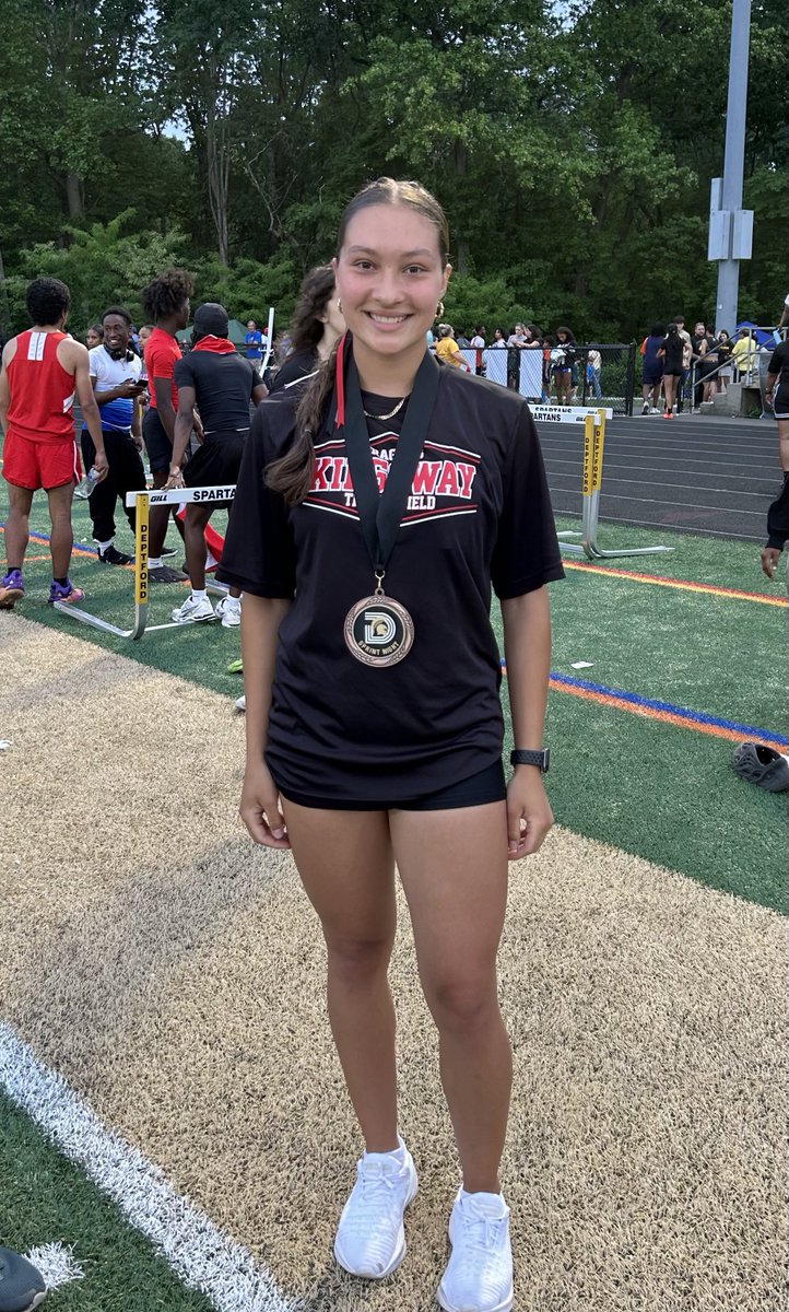 🏃🏽‍♀️PR-ed today in 400m with 1:02.42 (improved by 0.65 sec as compared to the last week). And also got a Season Best in 800m at the same meet (with only a few minutes to recover between the races). 

#AlwaysCompete