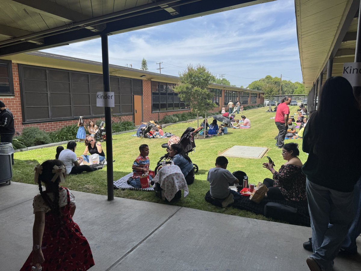 San Jose’s Lunch on The Lawn Day #1 Nothing brings people together like good food and fresh air! We loved seeing so many TK &amp; Kinder families enjoying a picnic with your child.  #pusd #schoolcounselors #mentalhealthawarenessmonth #qualitytime #sanjosesharks