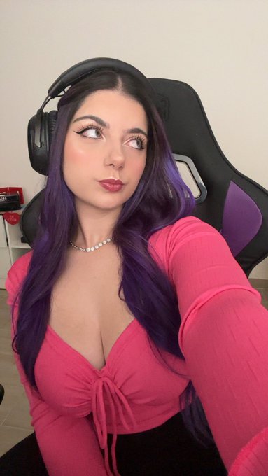 Watch EG GirlOfNox's leaked NSFW photo on TwXstars